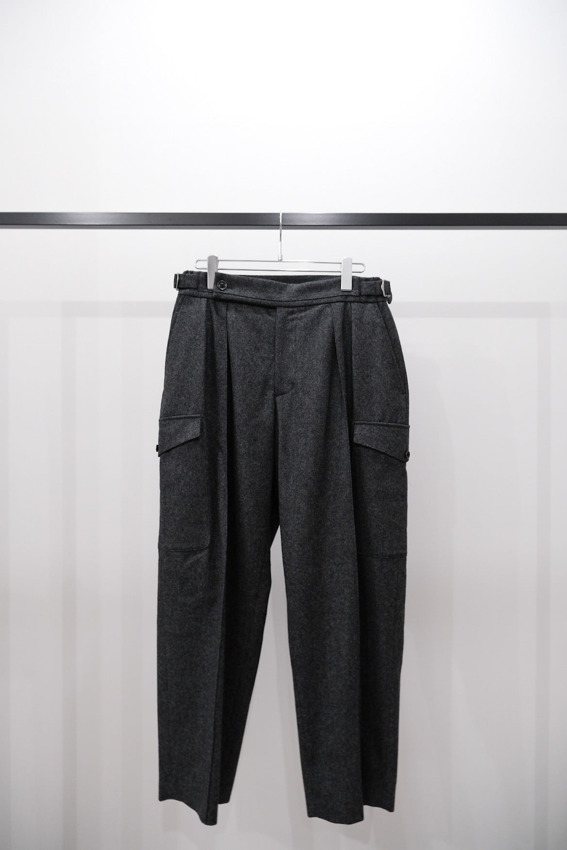 保温性にも優れた快適な生地ですSAYATOMO 2-Tack Flannel Cargo Pants GREY