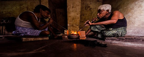 Chauffe de saphirs en Thaïlande (Blow Pipe)