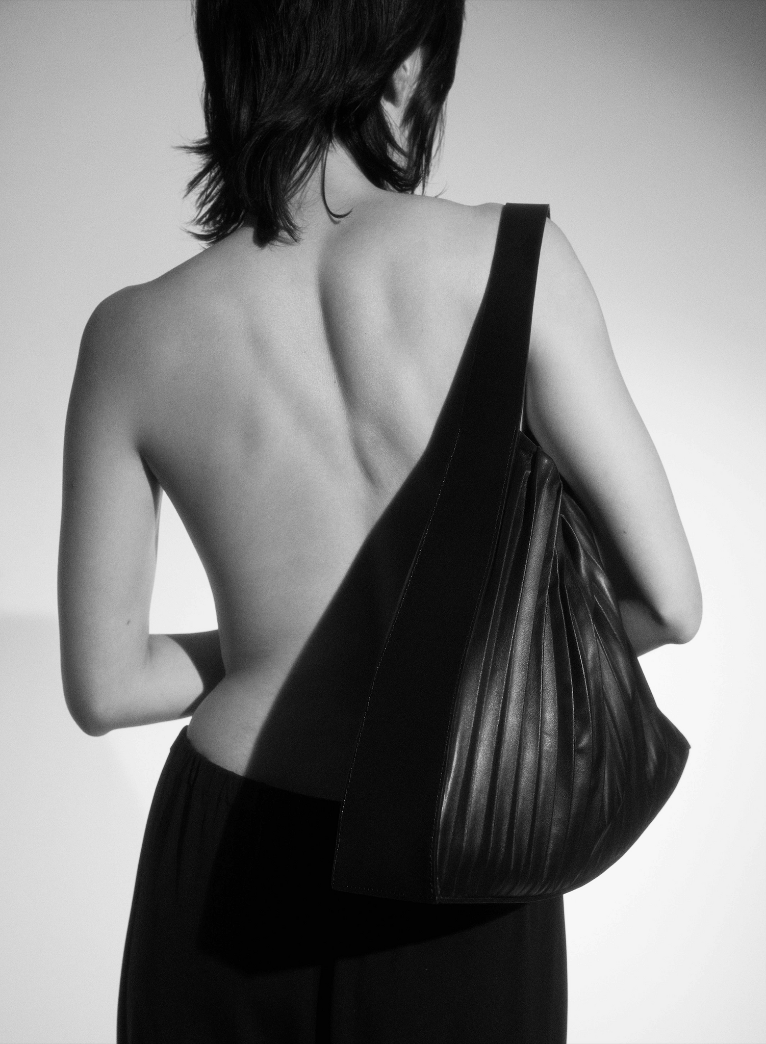 women-black-leather-pleated-tote-bag