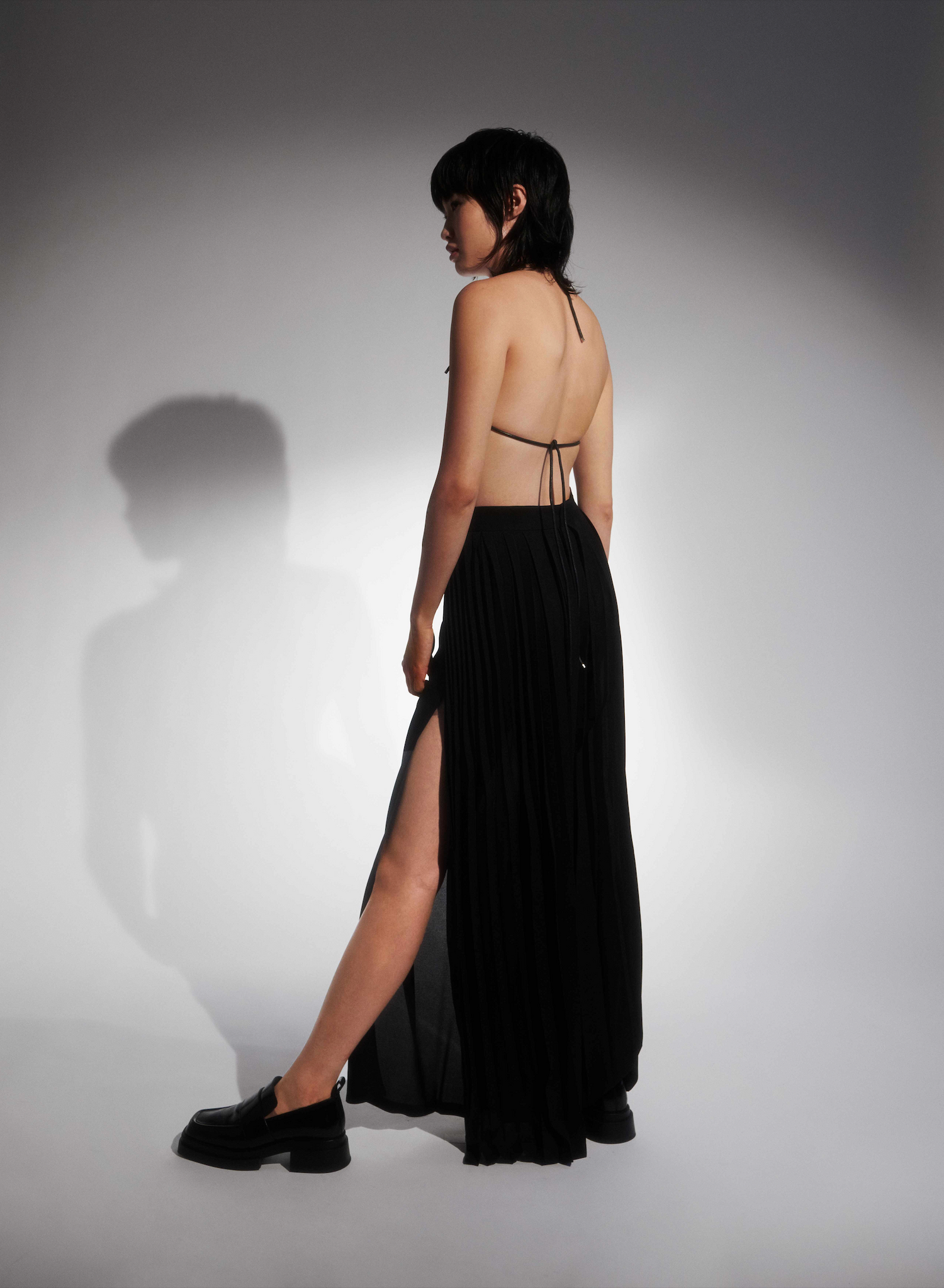 women-black-fabric-maxi-pleated-skirt