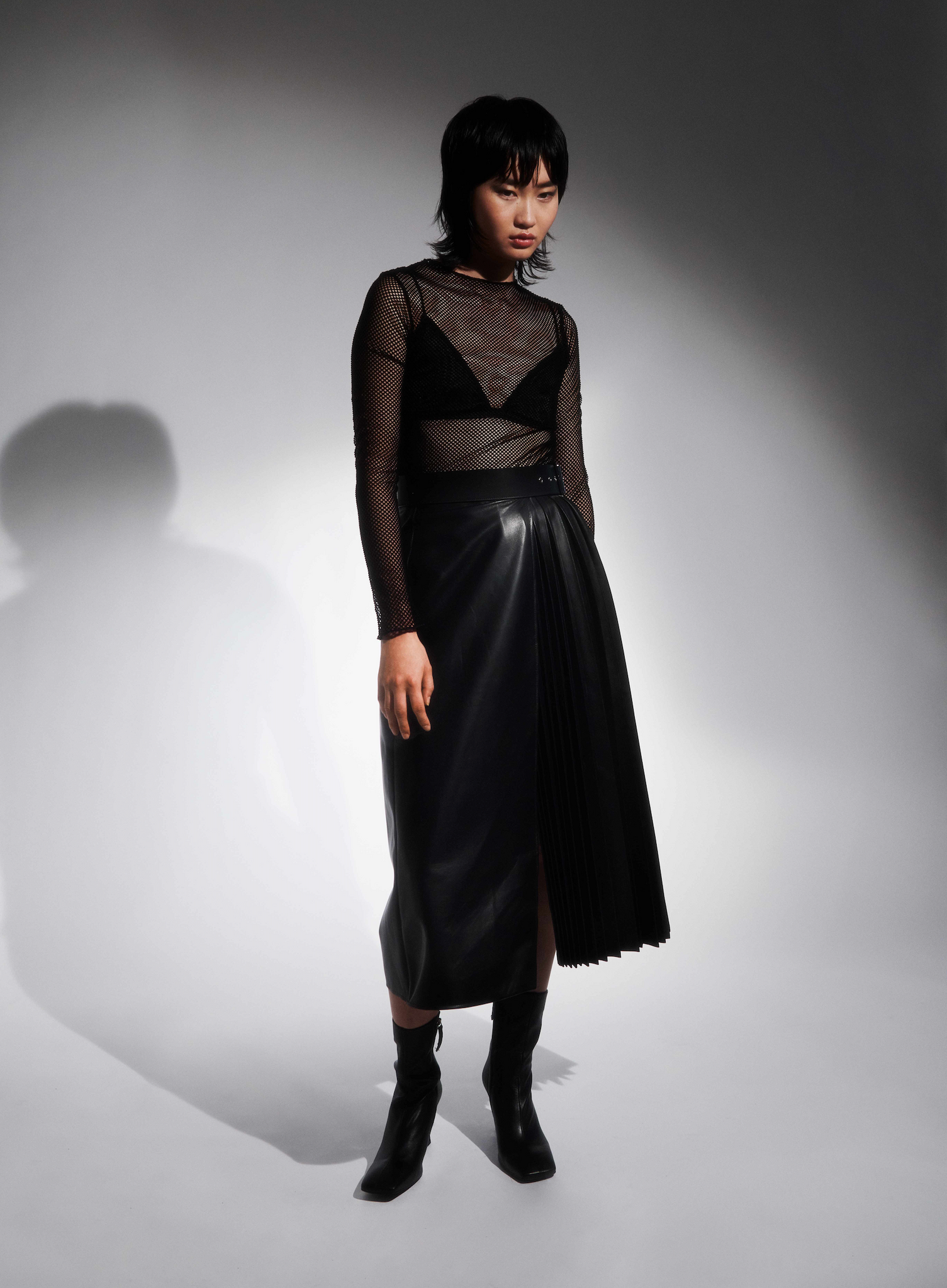 women-black-full-leather-long-pleated-skirt