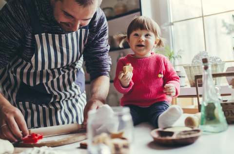 Comer con tu bebé promueve hábitos alimentarios saludables.