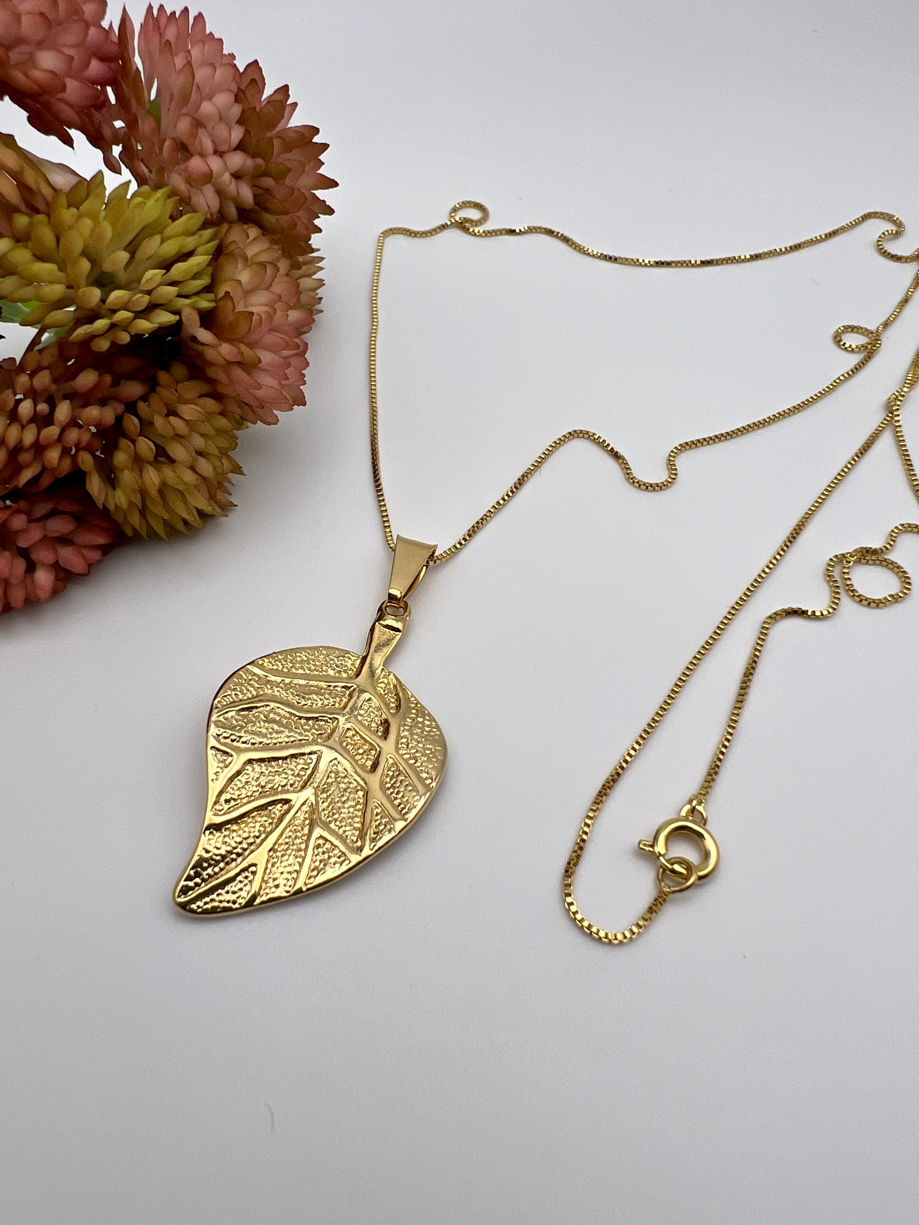 long necklace matte leaf