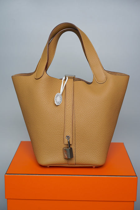Hermes Tadelakt Egee Clutch Bag (SHG-35498) – LuxeDH