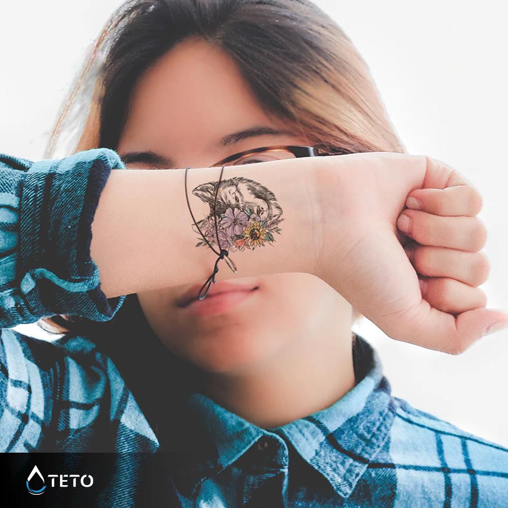 Teto - Tatuajes Temporales - Lobo relajado con flores - Pequeño  –  Mercados Latam