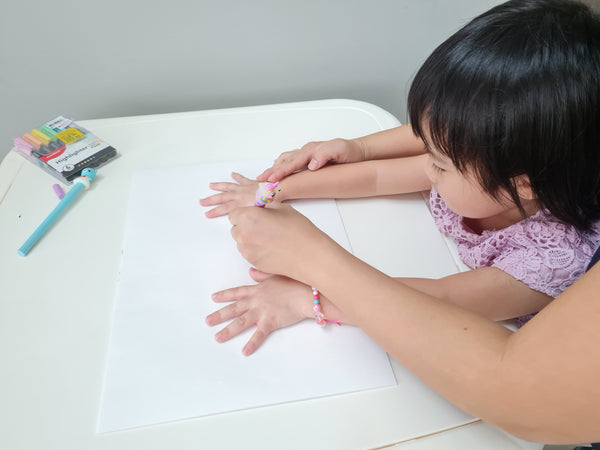 drawing kids hand on paper