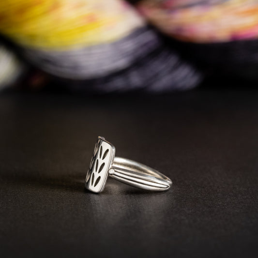 Porterness Silver Stockinette Stitch Ring with Knitting Needle