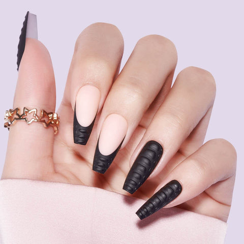 Black Crocodile Coffin Nails for Black and Pink Nail Designs