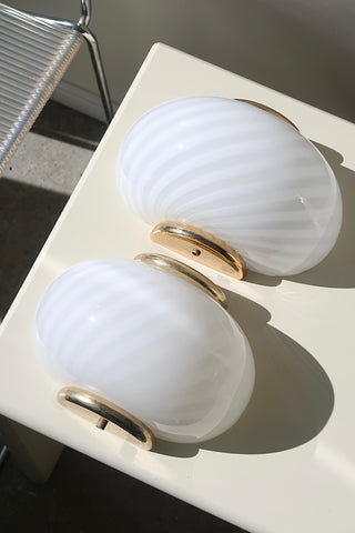Vintage Murano væglampe i hvid swirl med messing 22x15 cm