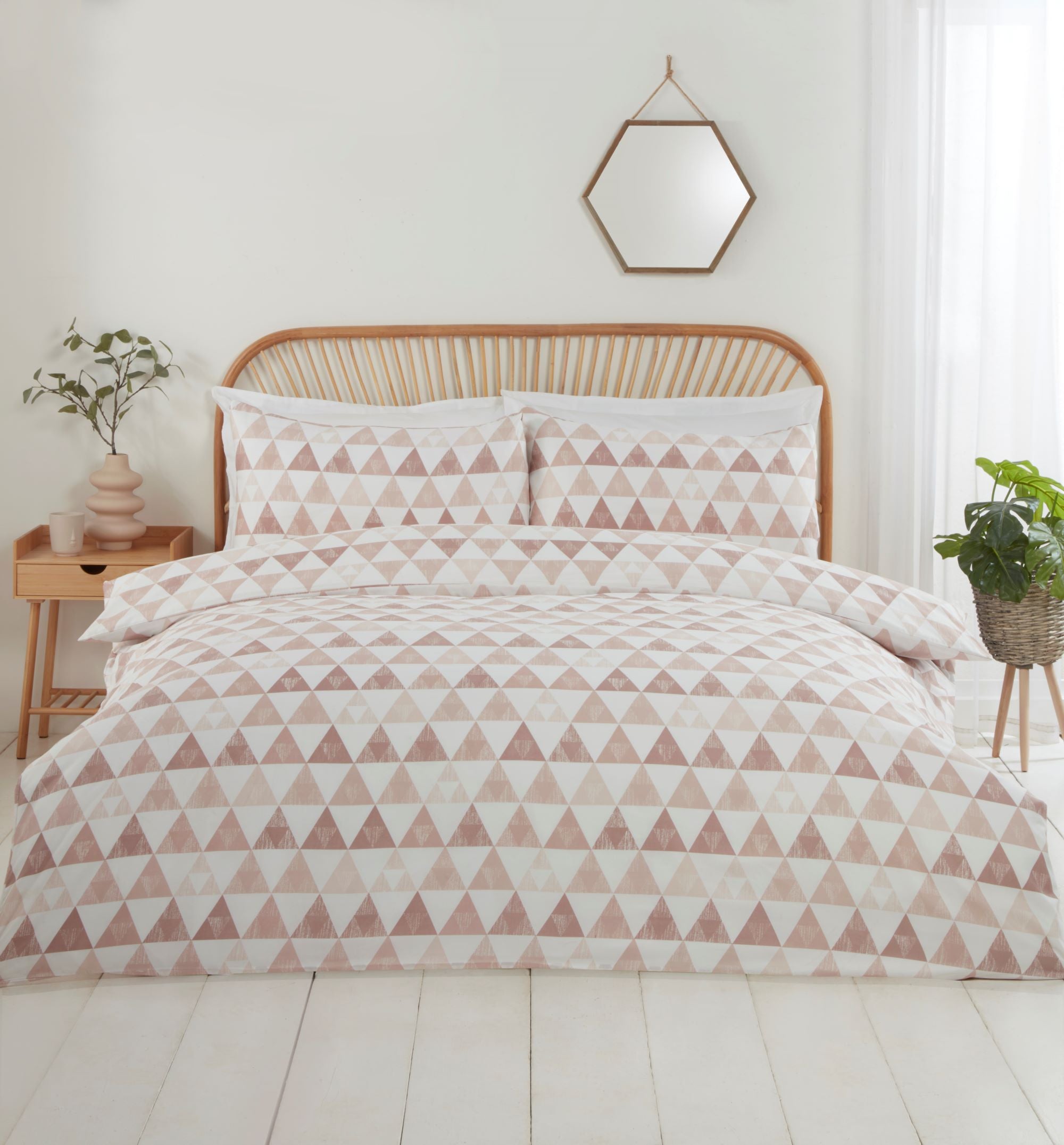 Lewis’s Printed Bed In A Bag - Pink Geometric Triangle - King  | TJ Hughes
