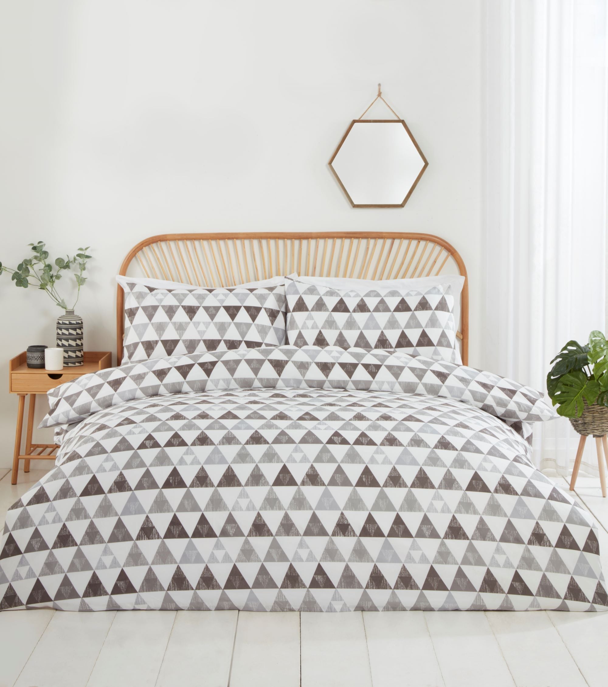 Lewis’s Printed Bed In A Bag - Grey Geometric Triangle - King  | TJ Hughes