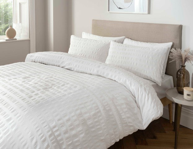 Lewis’s Seersucker Duvet Set - White - King  | TJ Hughes