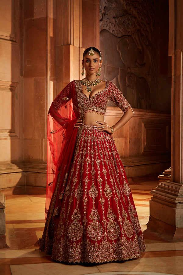 These 25+ Red Designer Wedding Lehengas Are Every Girl's DREAM! |  WeddingBazaar