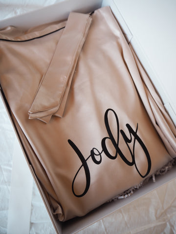 bridesmaid gift ideas, personalised robe