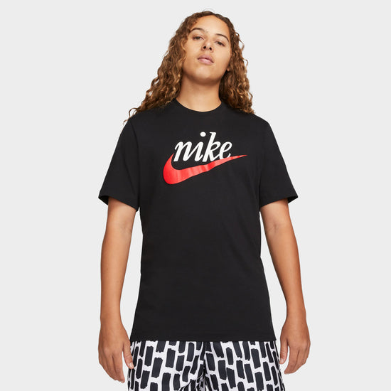 Nike Sportswear Club T-Shirt (Blue Chill/Light Crimson) – Centre