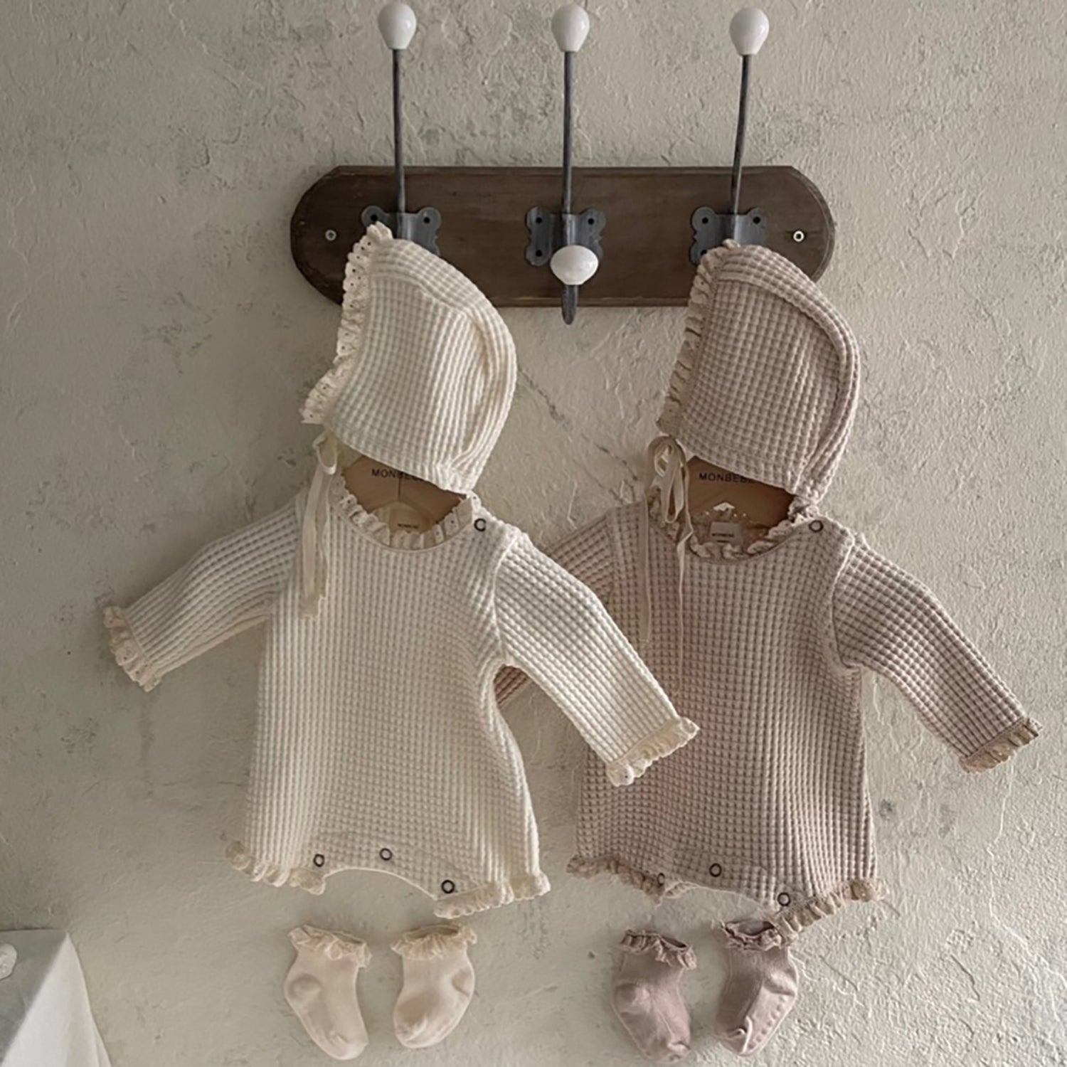 Monbebe Waffle Suit with Bonnet – Earl and Ivory