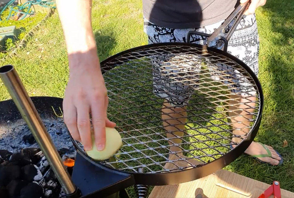 Cleaning the KUDU open fire cooking grill 