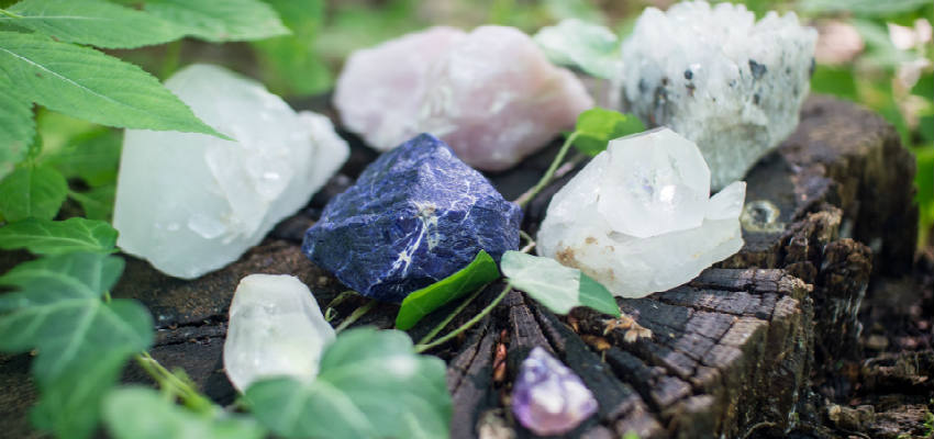 forskellige, flotte krystaller til healing og energi