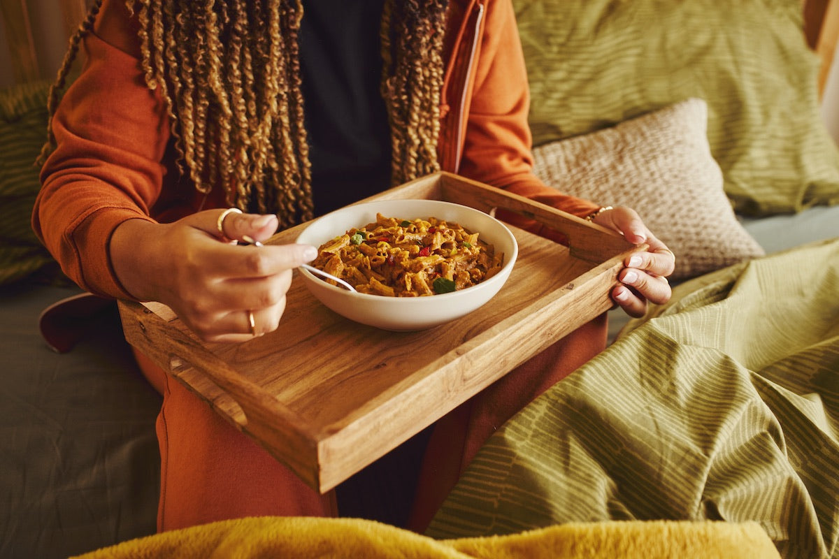 woman eating carbs