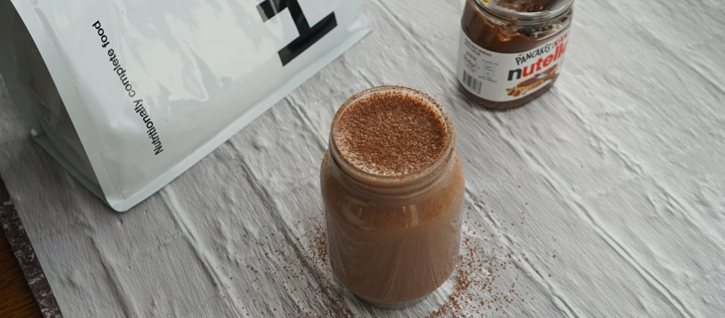 https://cdn.shopify.com/s/files/1/0578/1097/files/Huel-Hack-Nutella-Milkshake.jpg?v=1624896247