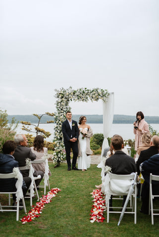 vancouver-beach-wedding-ceremony-flower-deco