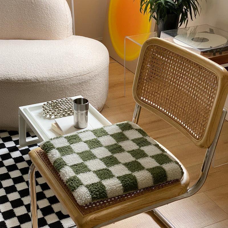 https://cdn.shopify.com/s/files/1/0578/4210/6552/products/sherpa-checkered-seat-cushion-hypeindahouse-3.jpg?v=1668727217