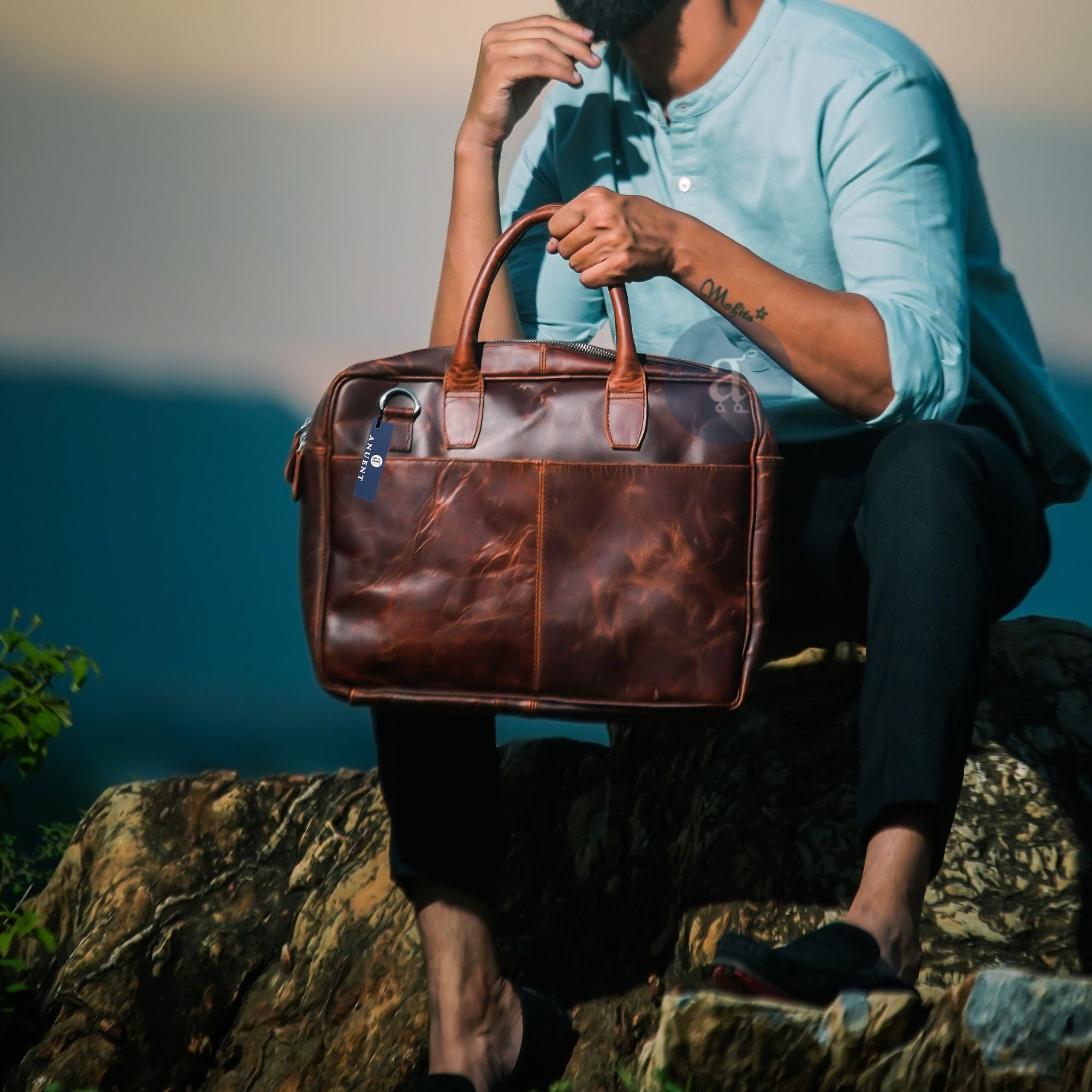 Top 5 Best Leather Laptop Bags On A Budget – Tote&Carry