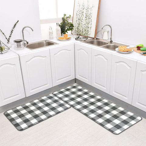 The black and white buffalo plaid kitchen rug makes the home very fashionable