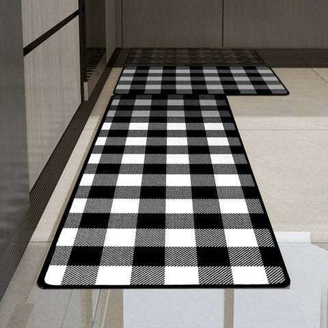 black and white kitchen rugs look very fashionable and are the first choice for many families