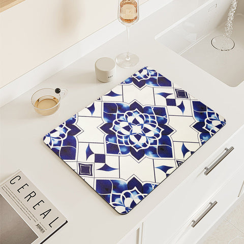 In a simple style kitchen, Matace coffee mat- blue and white porcelain, the whole kitchen is very beautiful.