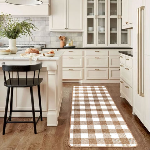 Matace Buffalo Plaid kitchen rug is laid out in the hallway of the simple style L-shaped kitchen.