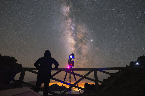 Bild eines Fotografen bei der Sternobservation