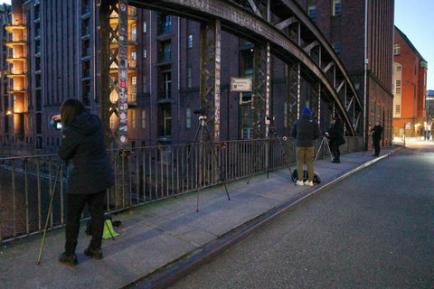 Mehrere Fotografen in der Hamburger Speicherstadt