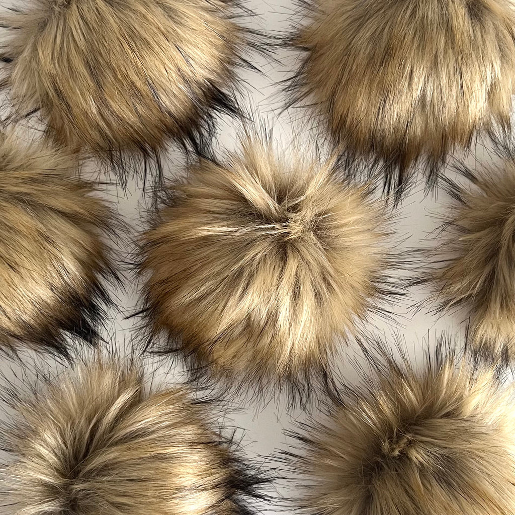 MOSSY luxury faux fur pom pom