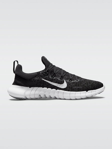 Nike Free Run 5.0 Sneaker - Black-White-Dk Smoke Grey Carbon38
