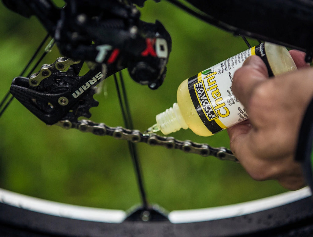 Clean, inspect and lubricate the chain of your mountain bike, road bike or gravel