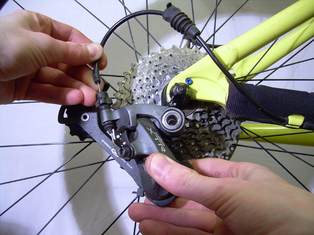 Inspection, cleaning and replacement of brake cables or mountain bike gear group, Road bike. Shimano XTR