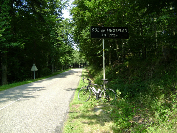 Au sommet du Col du Firstplan, un col accessible aux cyclistes de tous les niveaux en Alsace