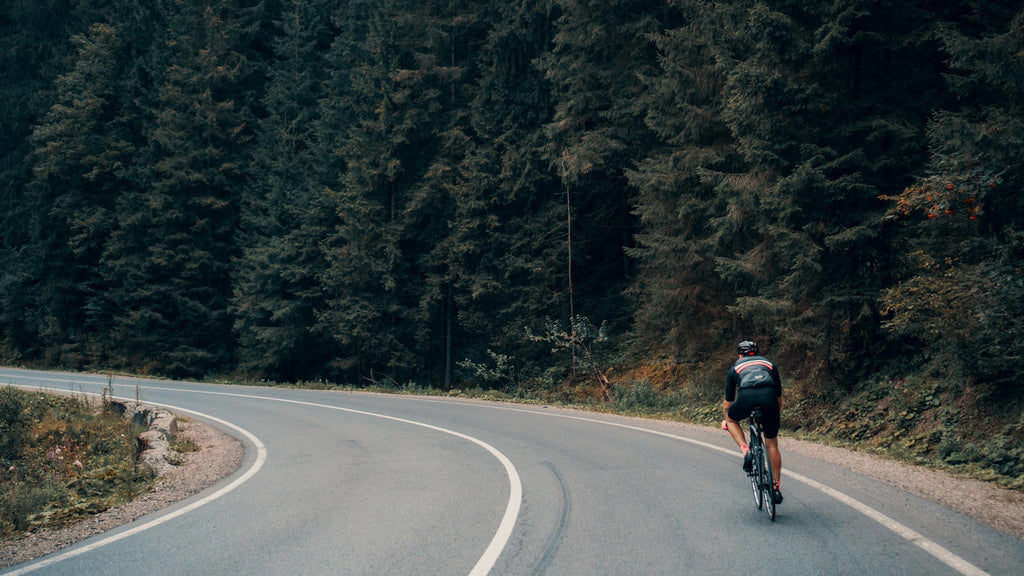 cycliste sur un vélo de route