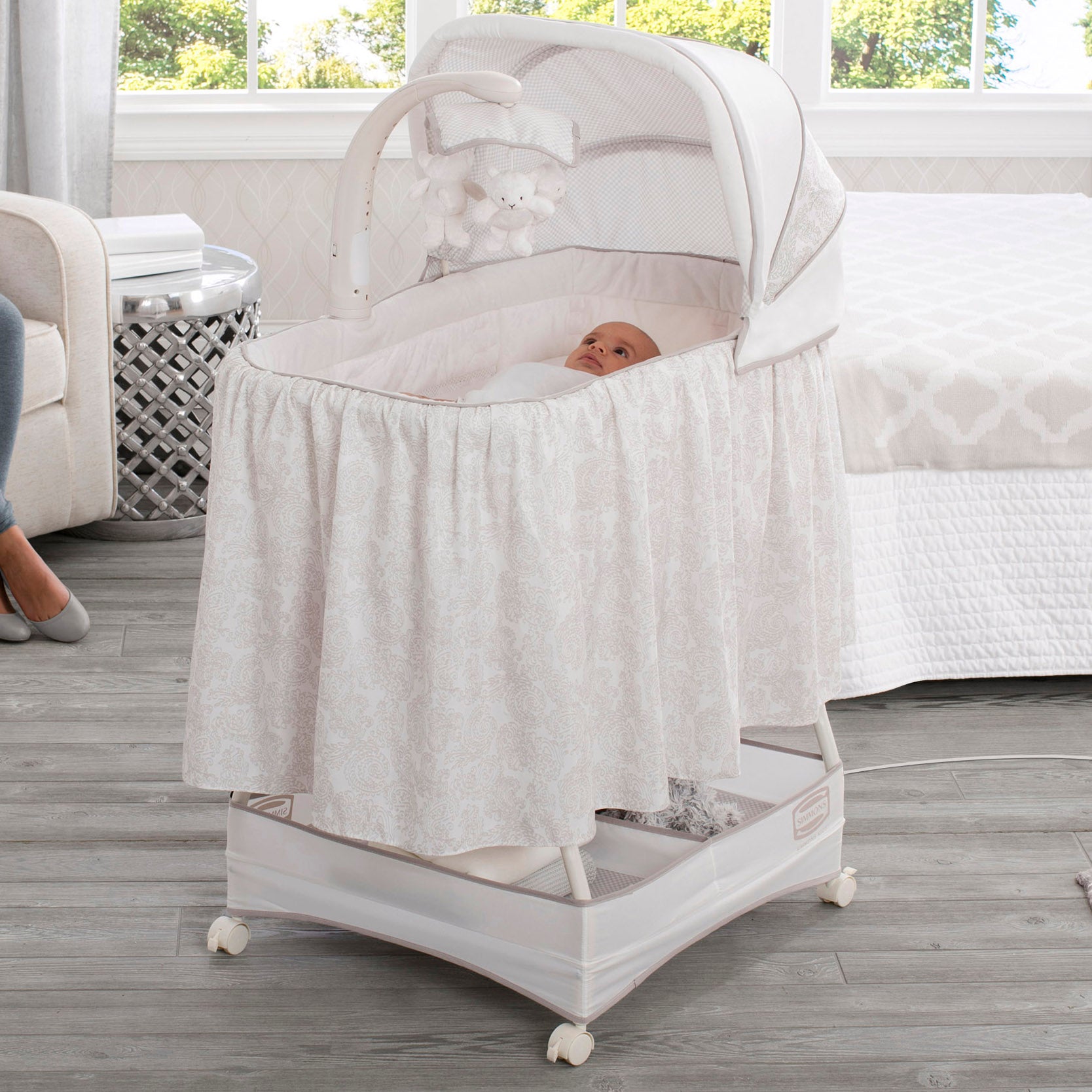 automatic gliding bassinet