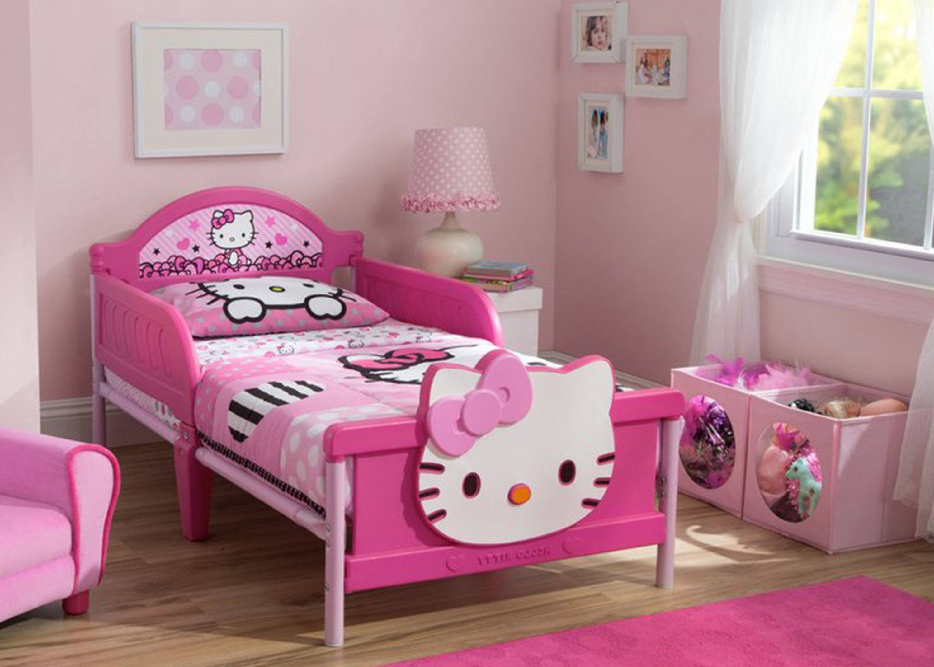 кровать с hello kitty