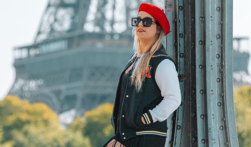 Femme avec style français