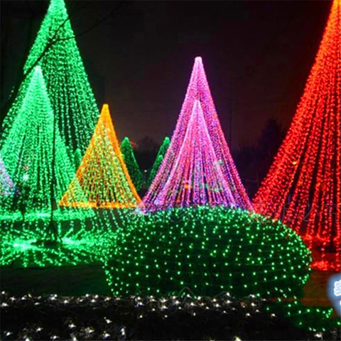 Deixe a instalação de luzes de Natal conosco. Nossos especialistas cuidarão de todos os detalhes para que você possa aproveitar a festa