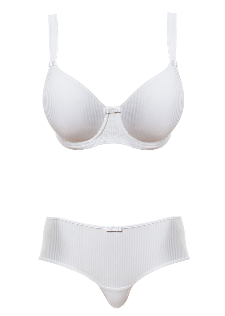 Starlight Moulded Bra is based on Freya's best-selling idol shape! This bra  offers good coverage and a naturally rounded shape with smooth,  seam-free
