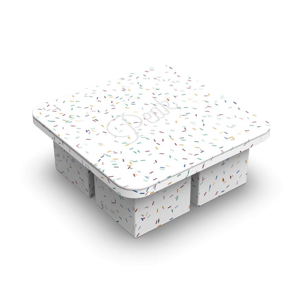 https://cdn.shopify.com/s/files/1/0578/8155/9218/files/x-large-ice-cube-tray-white-speckled2_1000x_bc36dde4-cfce-42df-80c0-f7dd4cb0cc49.jpg?v=1693331717&width=1600