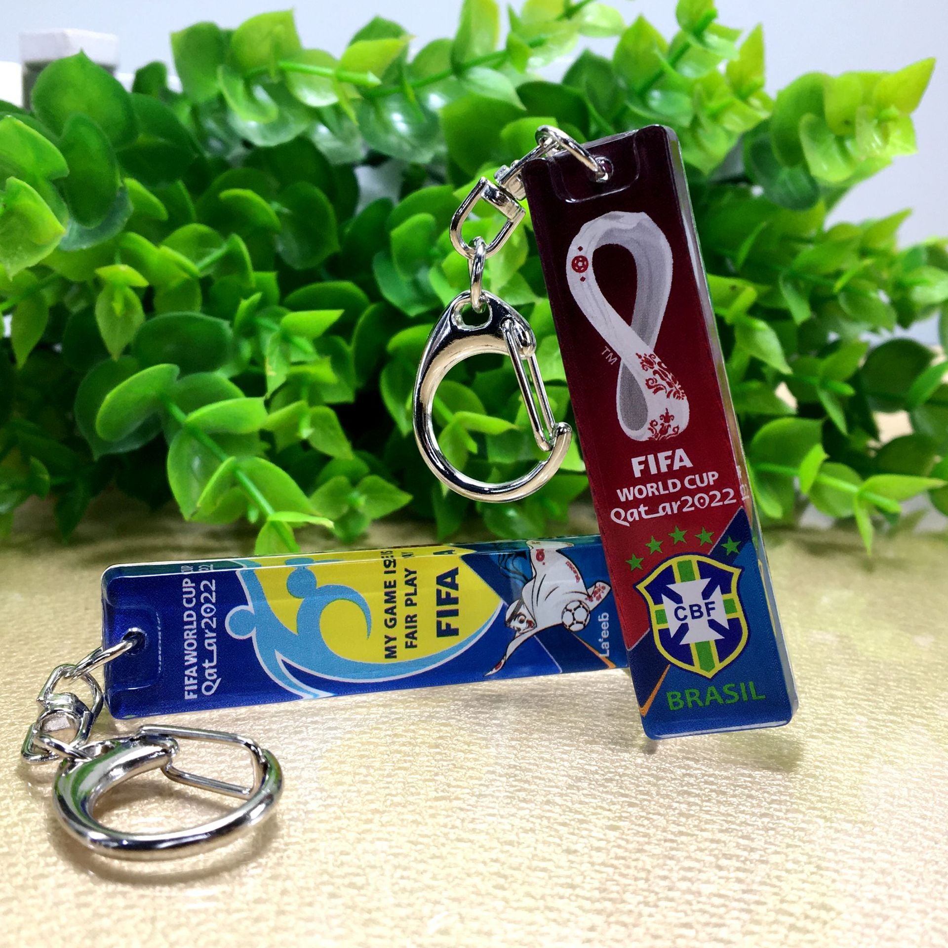 2022-fifa-world-cup-qatar-trophy-emblem-keychain-football-match