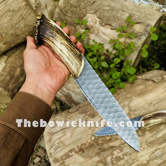 https://cdn.shopify.com/s/files/1/0578/8984/9517/files/Antlerhuntingknife_11_550x825.jpg?v=1699561608