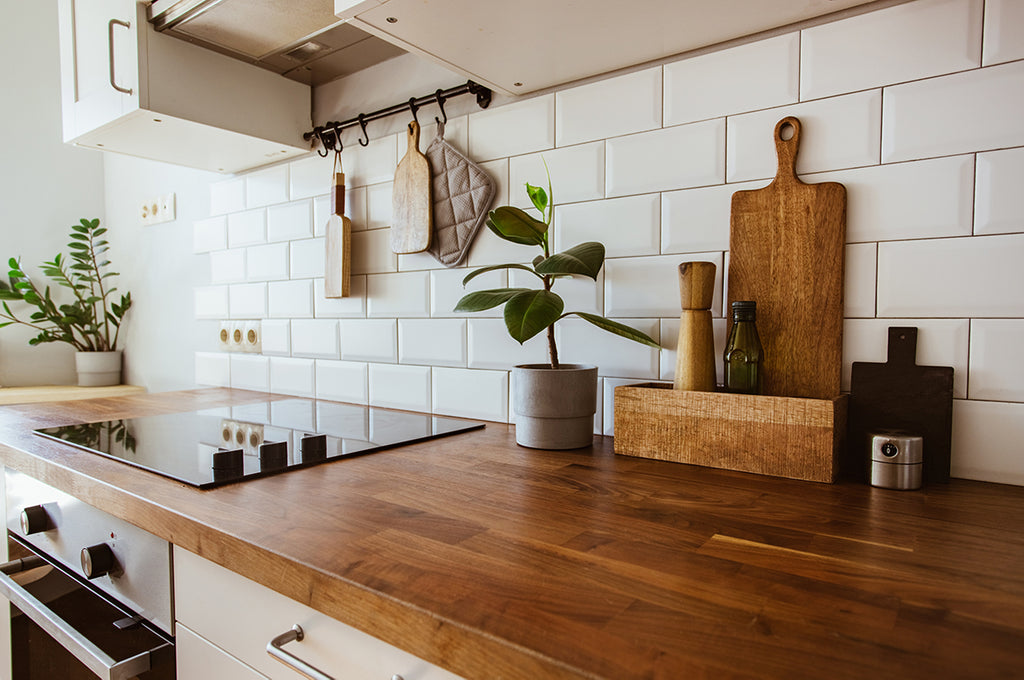 wooden-kitchen-worktop-and-cutting-boards