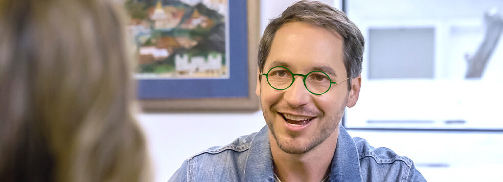 Man wearing green Manhattan Reading Glasses