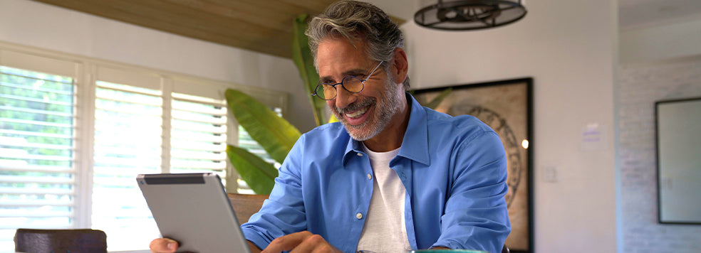 Man wearing Manhattan Blue Light Blockers while using his tablet
